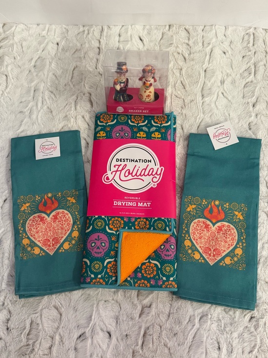 Destination Holiday Other - Destination Holiday Day of the Dead Scared Heart Towels, Mat, Shakers Set- 5 pcs